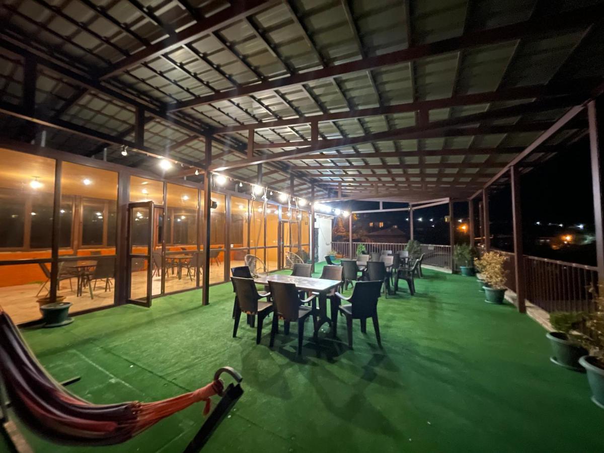 Guest House Royal Comfort With Terrace Κουτάισι Εξωτερικό φωτογραφία