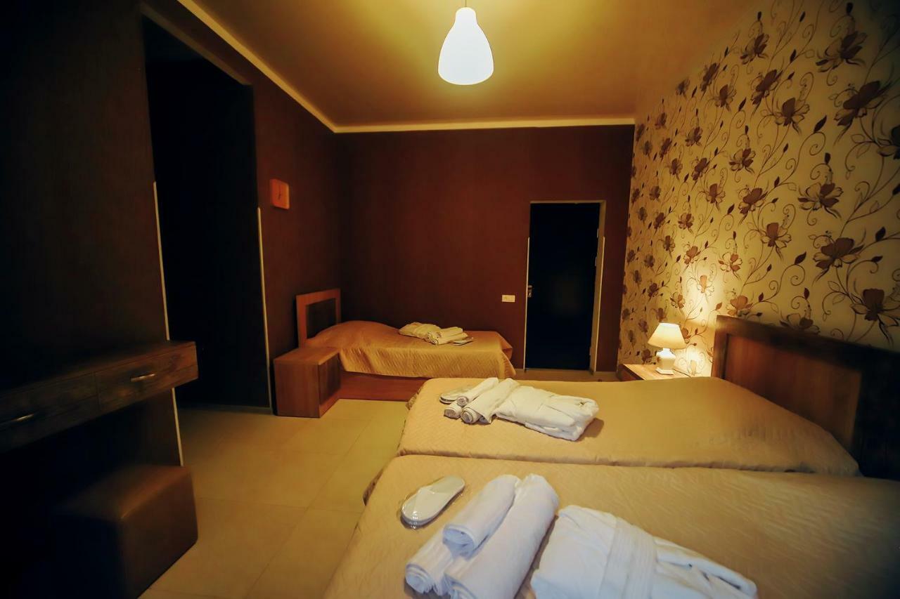 Guest House Royal Comfort With Terrace Κουτάισι Εξωτερικό φωτογραφία